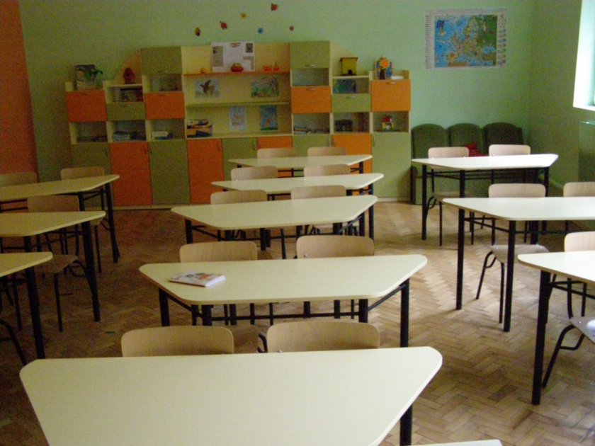 Ромските школа остават без учители 