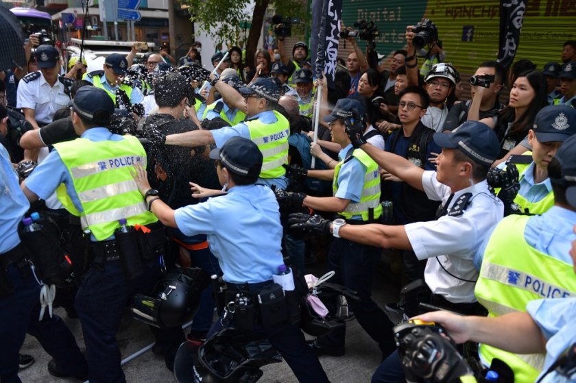 Хонконг срещу Китай с митинг "Ден на скръбта"