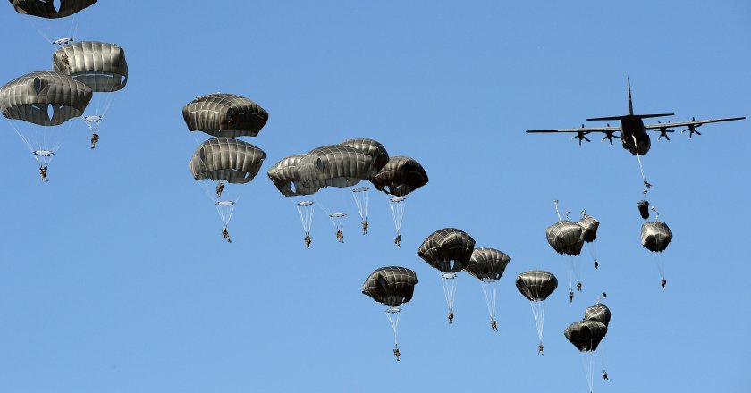 Десетки военни парашутисти се потрошиха в САЩ