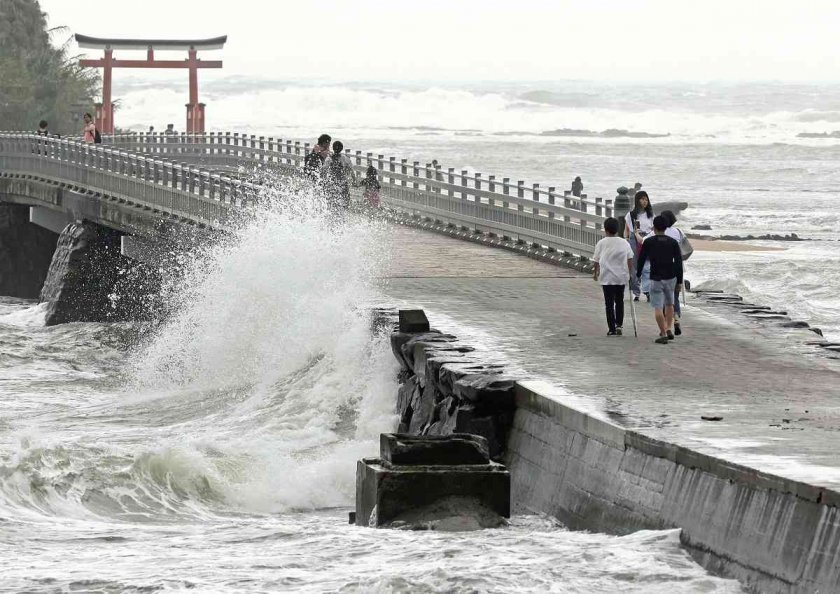 Япония се подготвя за още един тайфун