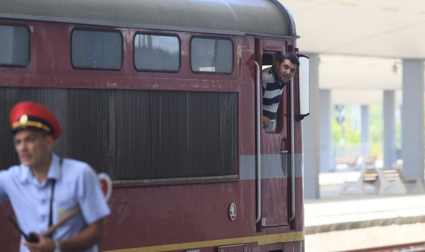 Бърз влак престоя на гара Дъбово за оказване на медицинска помощ на дете