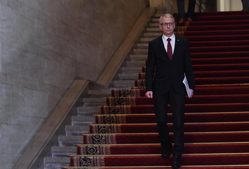 Има закачка между Делян Добрев и Асен Василев. Те имат