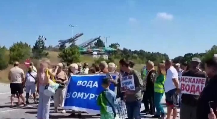 Недоволни граждани затвориха пътя София - Варна