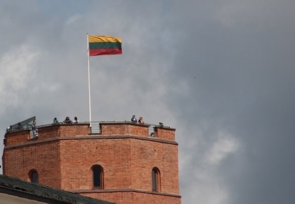 Литва затваря границите си с Беларус