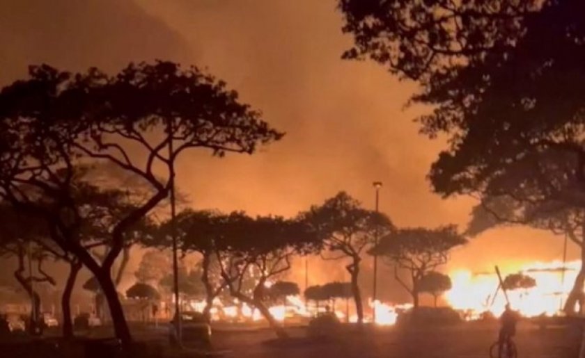 Хавайските власти възобновиха масовата евакуация на посетители и жители, блокирани