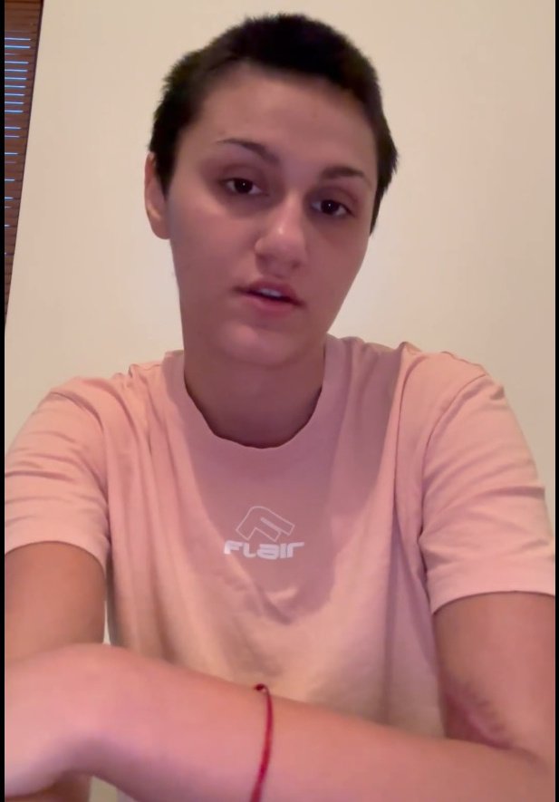 Дебора не излиза навън, защото стресът все още е много