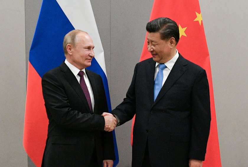Китай помага за въоръжаването на Русия с хеликоптери, безпилотни самолети и метали,