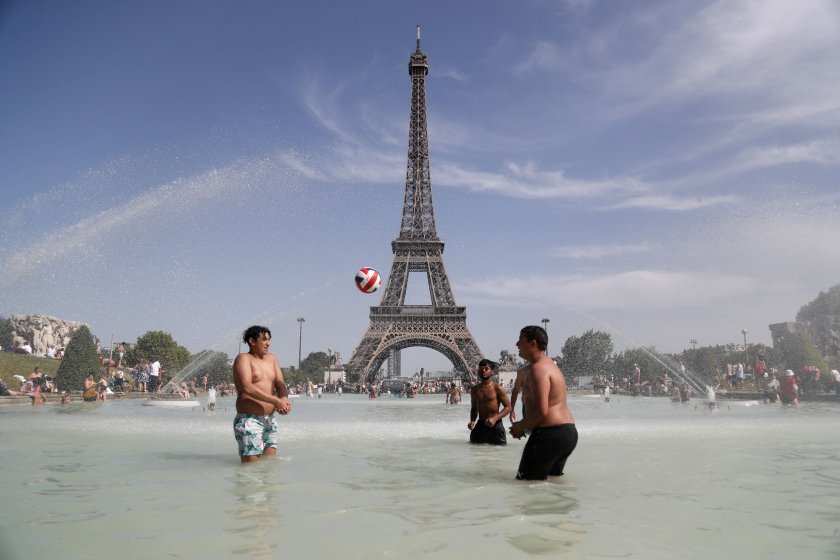 Франция въвежда мерки срещу задаващата се гореща вълна над страната,