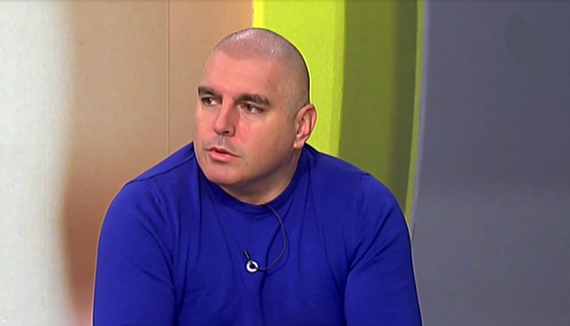 Или се касае за два изстрела, или е имало двама