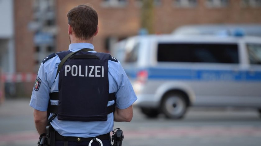 Мащабна акция в Германия: Полицията проверява сгради, обитавани от български роми и румънци