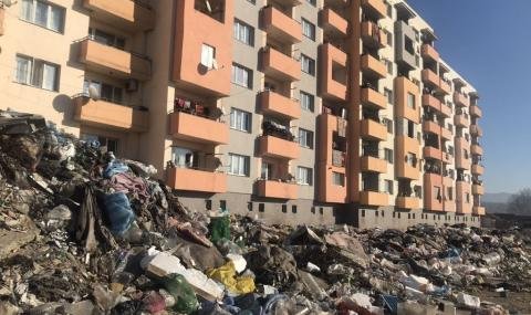 Ганьовщина! Покъщина хвърчи от терасите в Казанлък