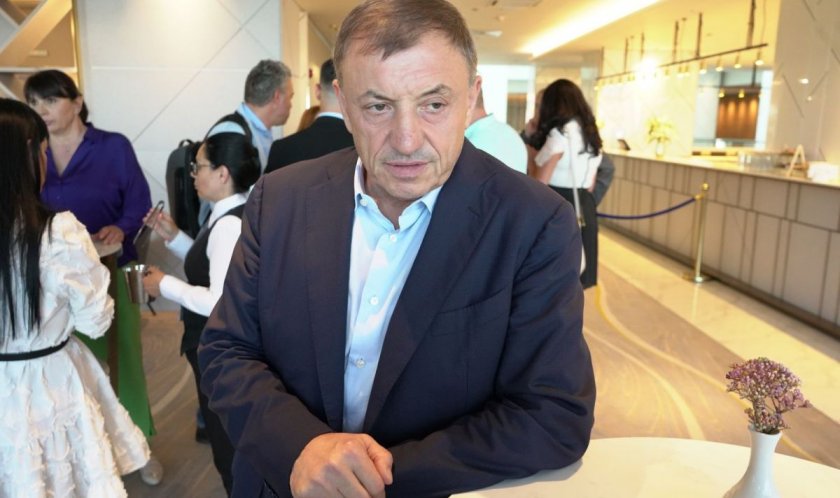 Лекарите продължават да се борят за живота на жената, която