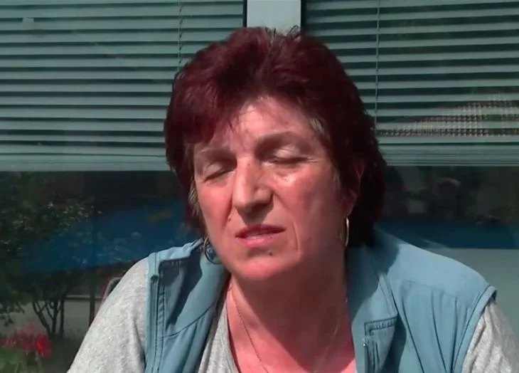 Работеше в службите, явно знае много неща..., Това каза снахата