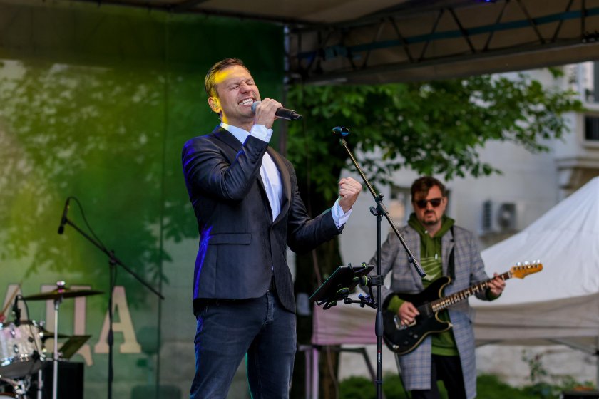Орлин Павлов изнася концерт в Бургас за благотворителна кауза