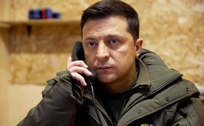 Зеленски удължи военното положение с указ