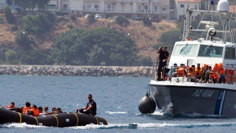 Гръцката брегова охрана спаси 90 бедстващи мигранти в Егейско море