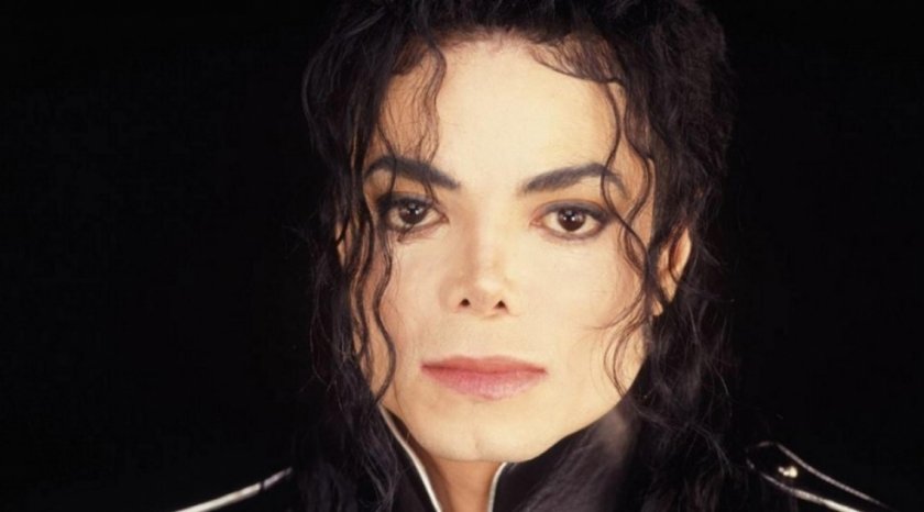 Съдят мъртвия отдавна Майкъл Джексън за сексуално насилие