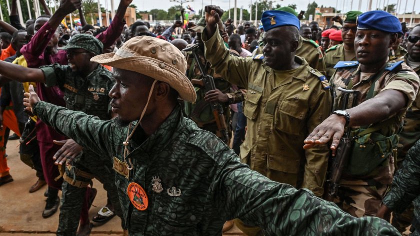 Жители на Нигер се подготвят за възможна инвазия от страни