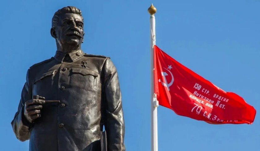 Православни духовници, които наскоро осветиха статуя на съветския диктатор Сталин