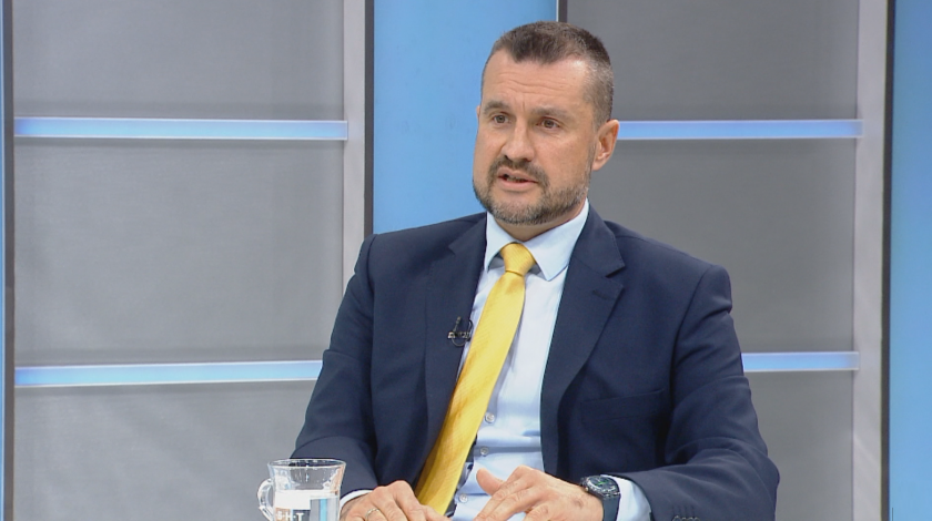 Калоян Методиев пак размаха пръст срещу Радев: Душиш опозицията, Румене!
