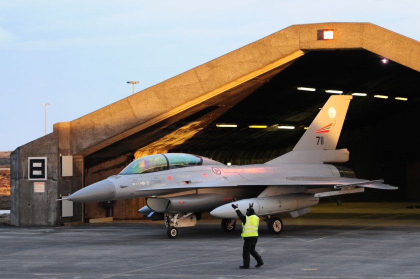 Норвегия е решила да дари на Украйна изтребители F-16, съобщи местният телевизионен