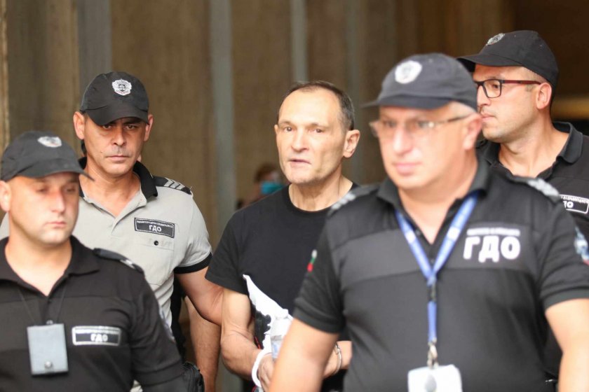 Емануил Йорданов за Васил Божков: Може би е преценил, че не иска да се крие от правосъдието
