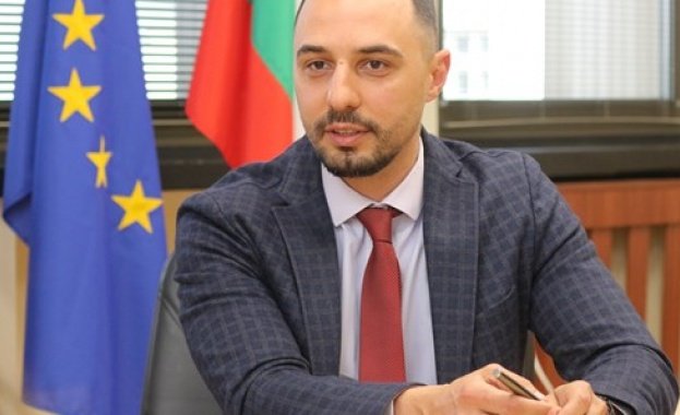 Властта реже апетитните заплати в държавните дружества 