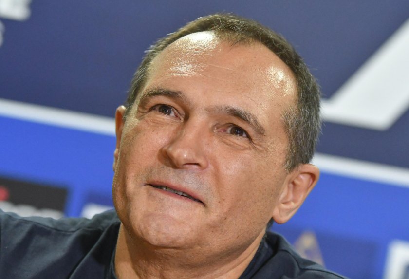 Около три седмици Васил Божков полага усилия да установи връзка