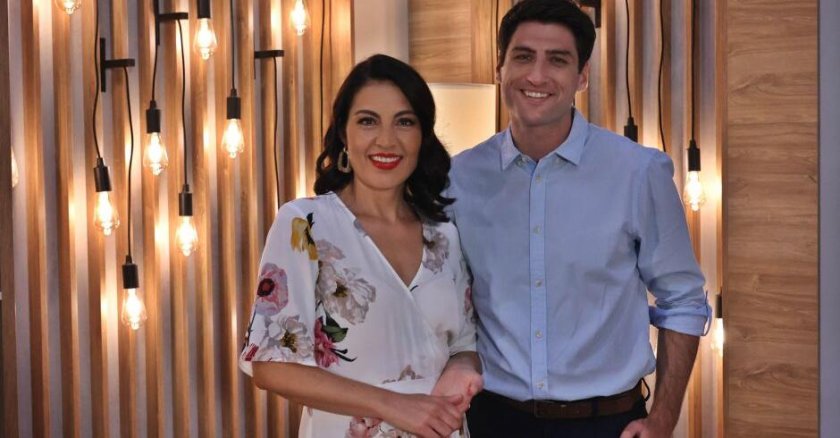 Актьорът Петър Дочев сяда в стола на Александър Кадиев в