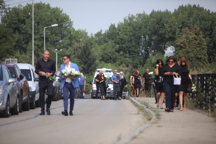 Погребението на Алексей Петров на гробищния парк Св. Архангел Михаил