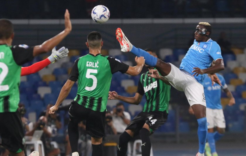 Шампионът Наполи спечели с 2:0 у дома срещу Сасуоло в