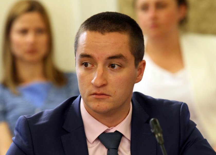 Божанков внася законови промени за изолация на Радев