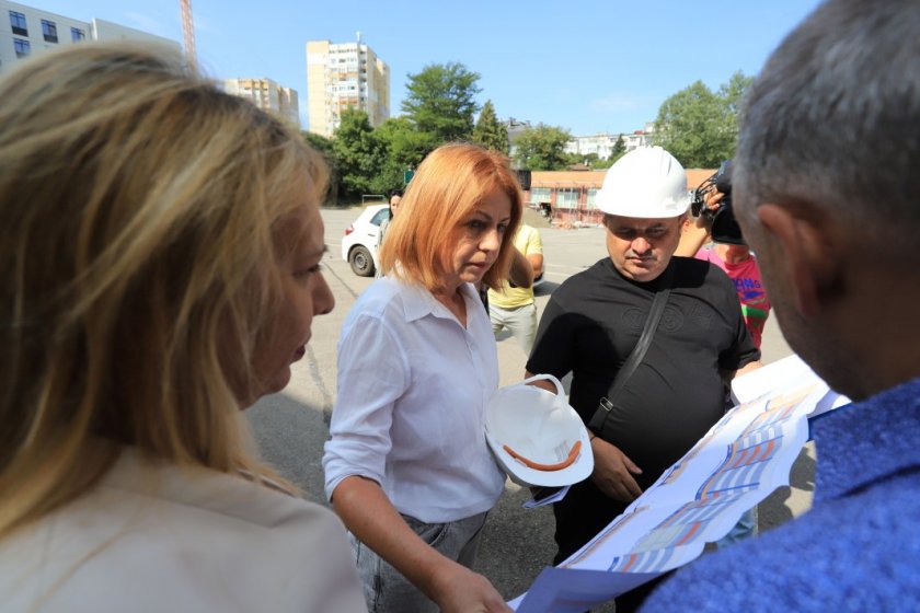 Фандъкова иска социалните да разследват казуса с детето и павето