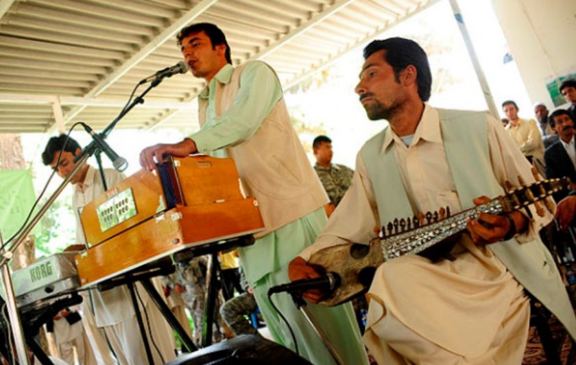 Талибаните задържаха шестима души, свирели на музикални инструменти