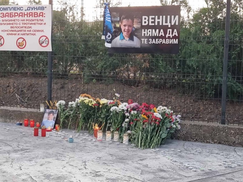 Бдение в Русе за 11-годишното дете, убито от мълния 