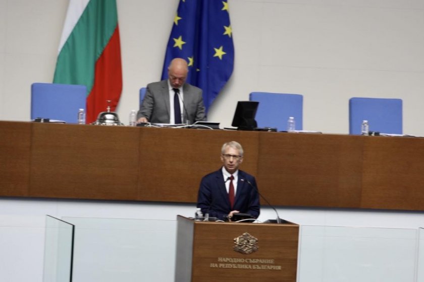 Премиерът Николай Денков обяви от парламентарната трибуна, че Нидерландия очаква