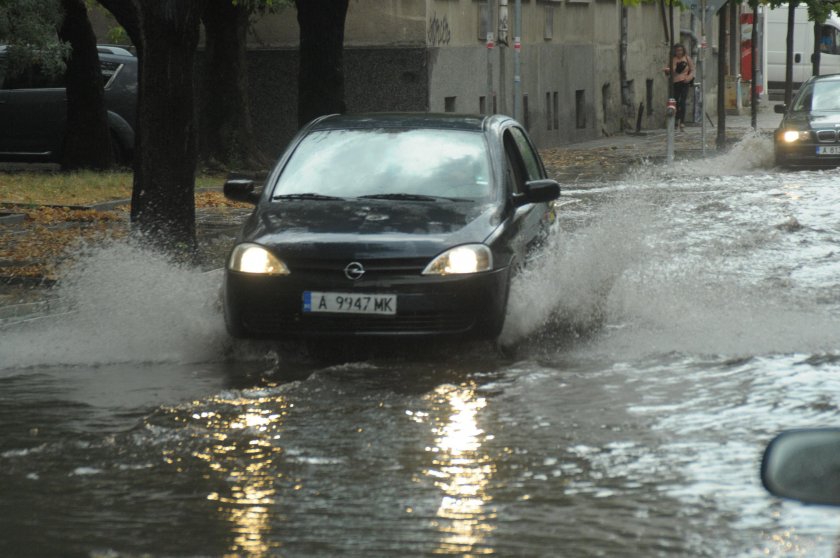 Залети са улици в Несебър и Слънчев бряг след силна
