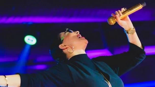 Софи Маринова се похвали с чисто нов микрофон от злато