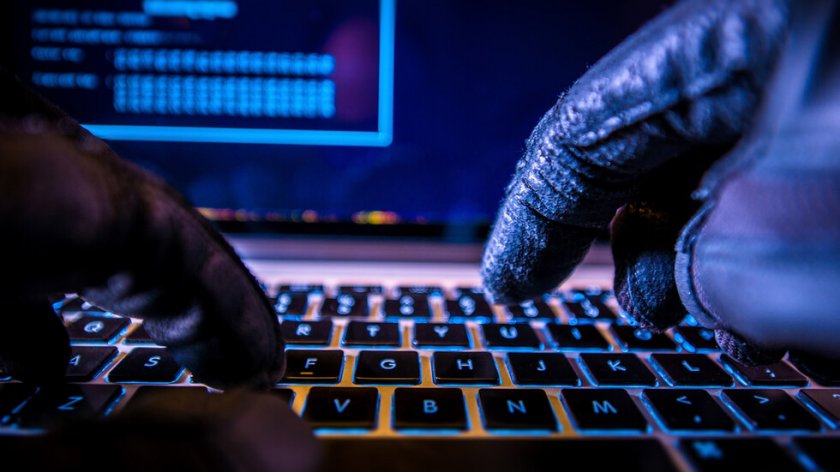Държавата набира бели хакери 