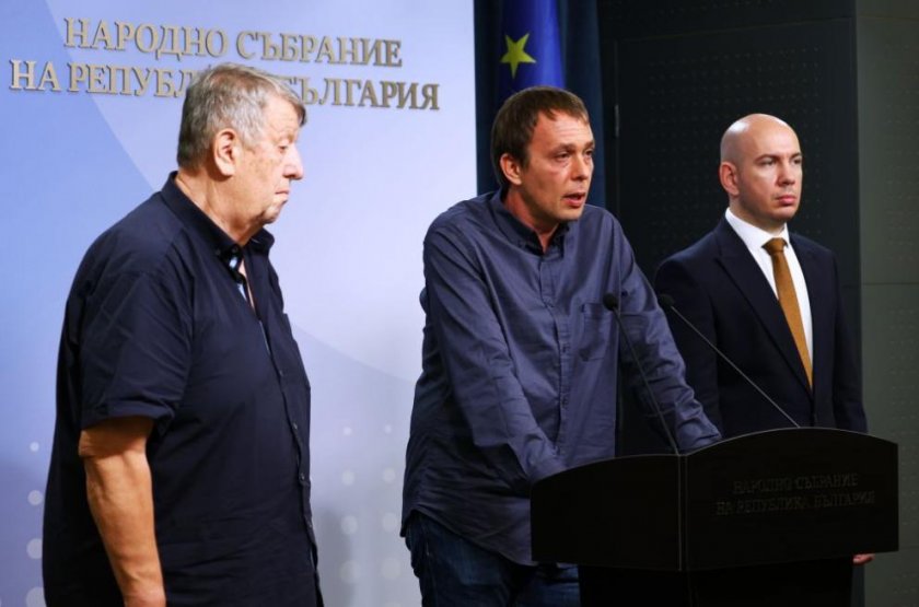 Близки на задържания Милан Димитров и представители на „Възраждане“ ще се срещнат с Мария Габриел
