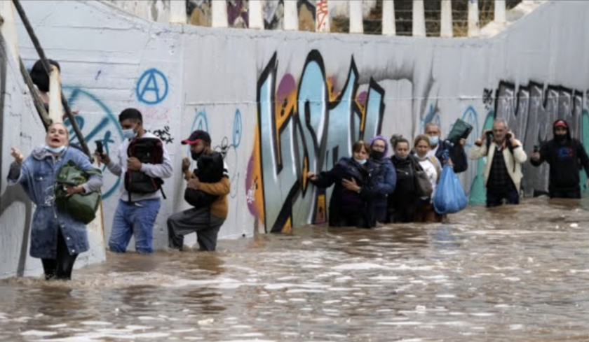 Големи наводнения има и в съседна Гърция. Един човек загина,