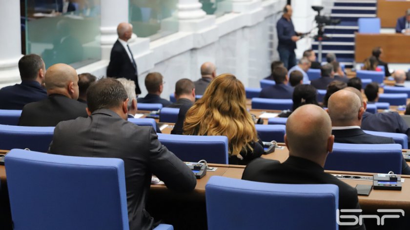 На първо четене: Депутатите гласуват по-високи глоби в Закона за движението по пътищата