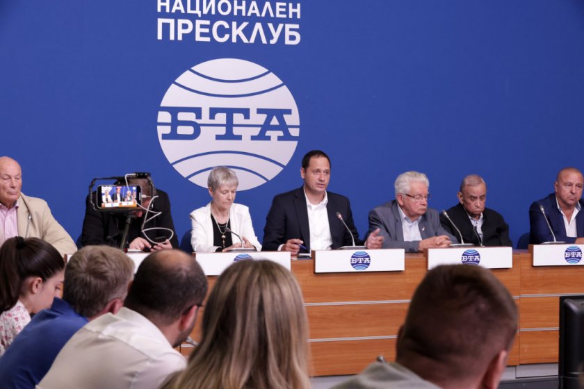 Искра Баева: Нима искаме отново по чисто идеологически причини да сменяме празници