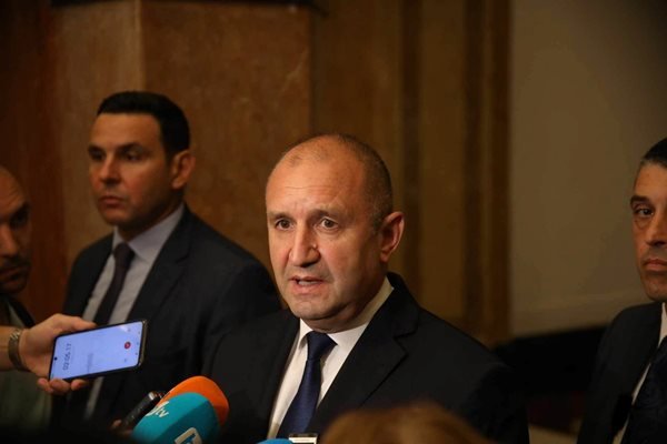 Радев: Бъдещето на България зависи от това да има здрави и силни млади хора