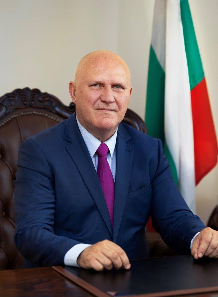 РАЗГЕЛЕ: Министърът нареди пълна проверка на школото, писало оценки на починало дете