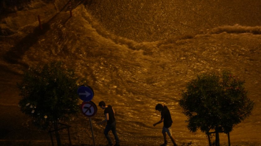 Пет са жертвите на наводненията в Турция