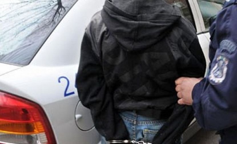 Полицията арестува 27-годишен мъж, издърпал чанта от ръцете на момиче