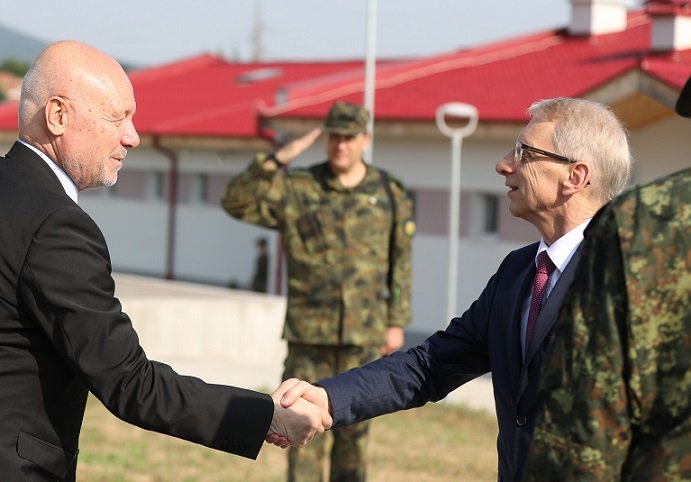 Премиерът проф. Николай Денков на практика уволни съветника на военния