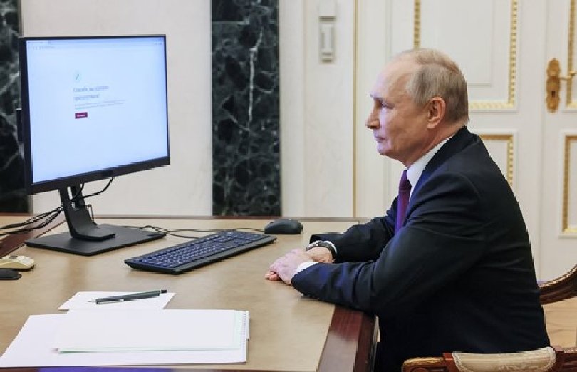 Путин гласува онлайн на регионалнитe избори