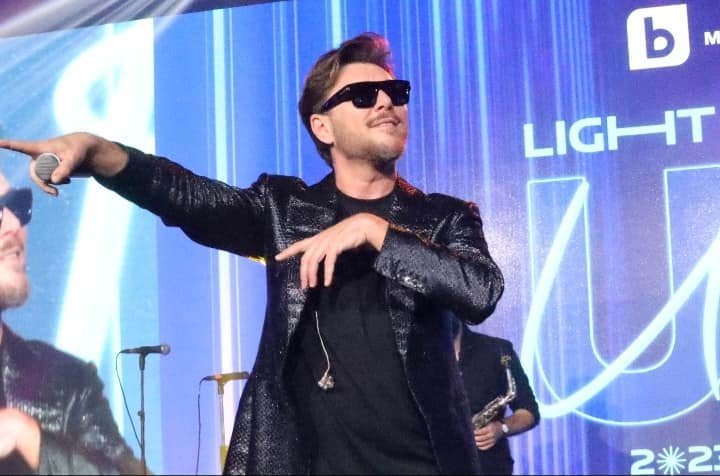 Поп певецът Миро се преби снощи по време на партито